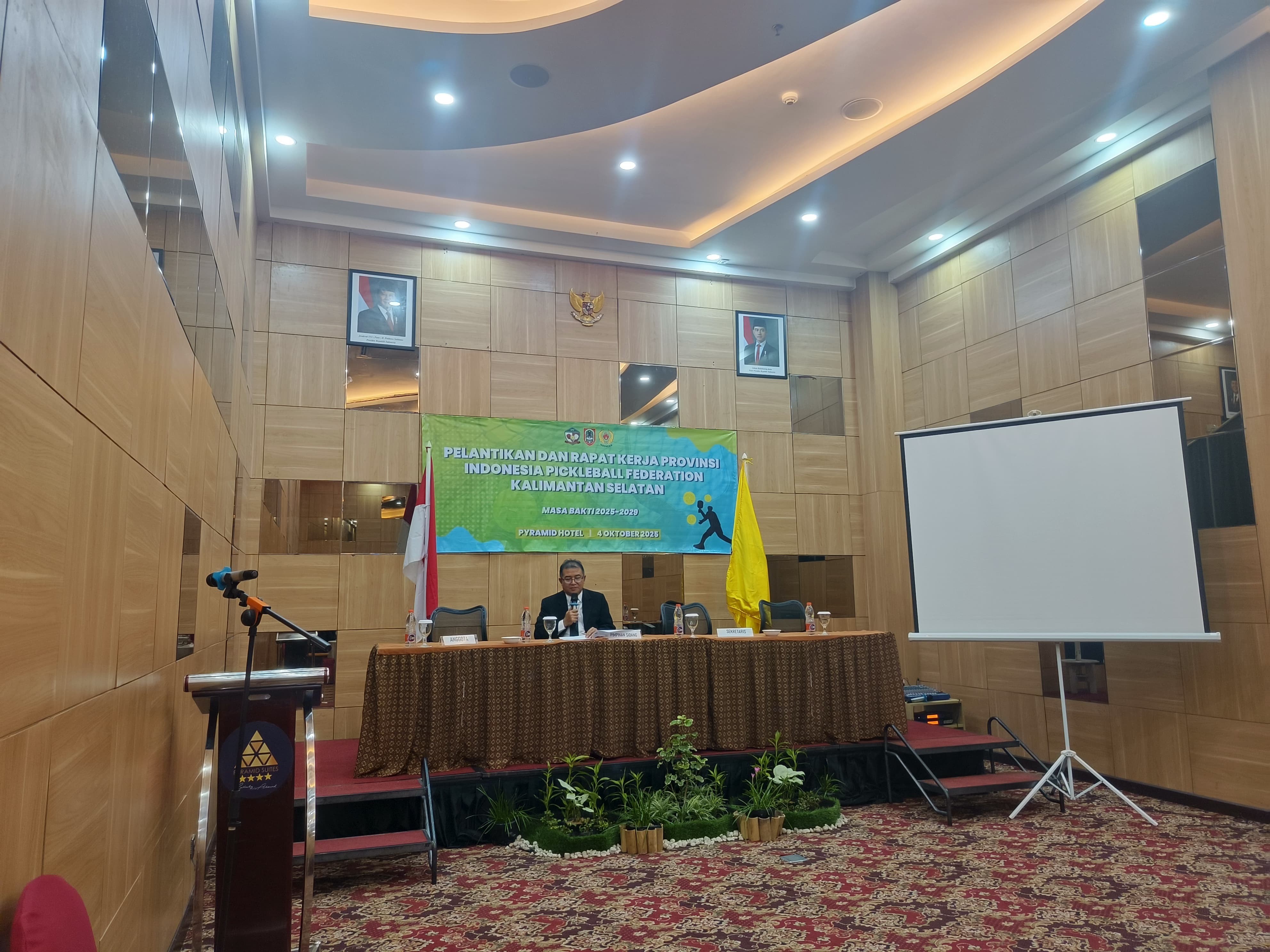 Suasana rakerprov usai pelantikan pengurus IPF Kalsel periode 2025&ndash;2029 di Hotel Pyramid Banjarmasin, Sabtu (4/10/2025).(M Idris Jian Sidik)