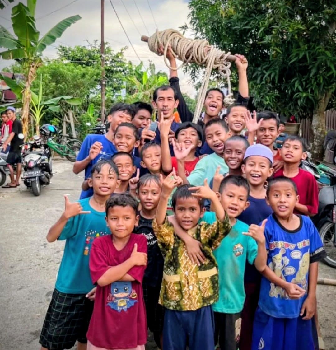 PERMAINAN RAKYAT: Tradisi Basuntingan yang dimainkan anak-anak muda Hulu Sungai Utara (HSU).