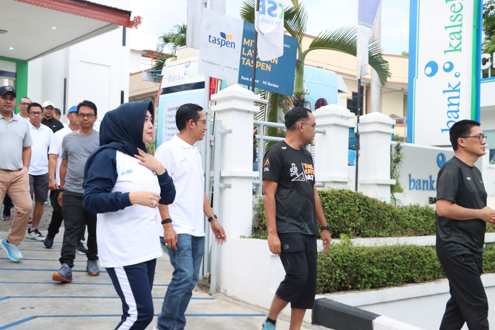PERERAT SILATURAHMI:Suasana kegiatan jalan santai yang digelar Bank Kalsel di Barabai, Kabupaten Hulu Sungai Tengah (HST), Selasa (7/9/2025).Foto:Bank Kalsel