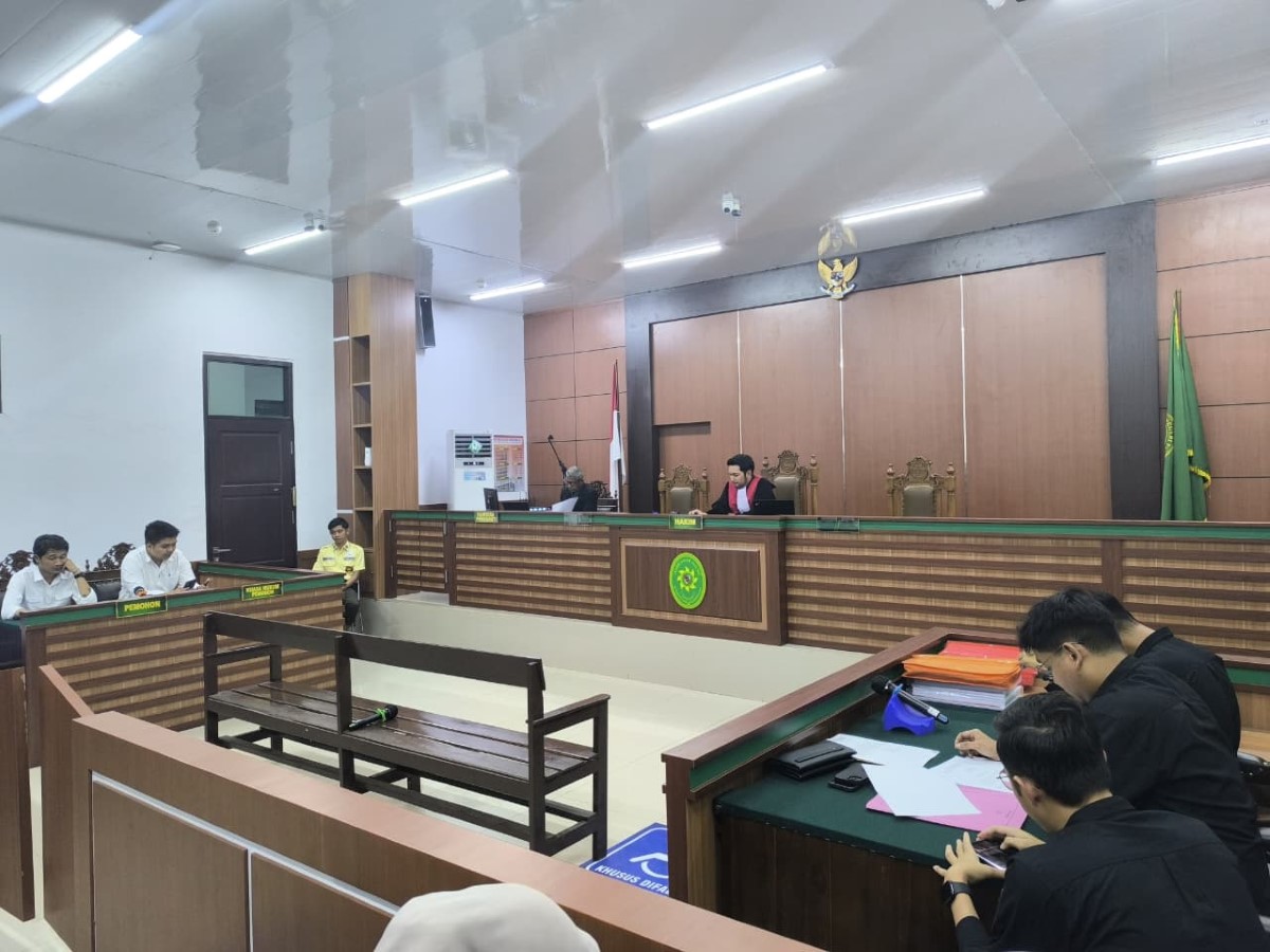 PERSIDANGAN: Suasana sidang praperadilan dengan tersangka mantan Sekda Balangan di Pengadilan Negeri Paringin, Rabu (8/10).