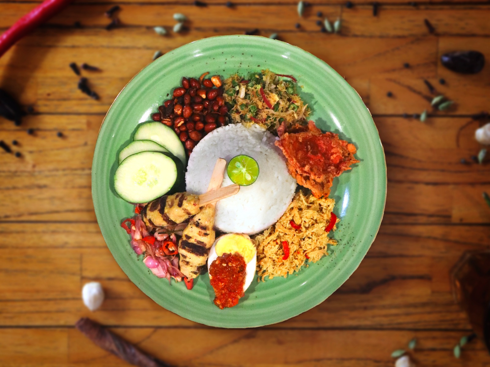 KULINER NUSANTARA: Ada promo spesial Balinese Rijsttafel di fave+ Hotel Banjarbaru.