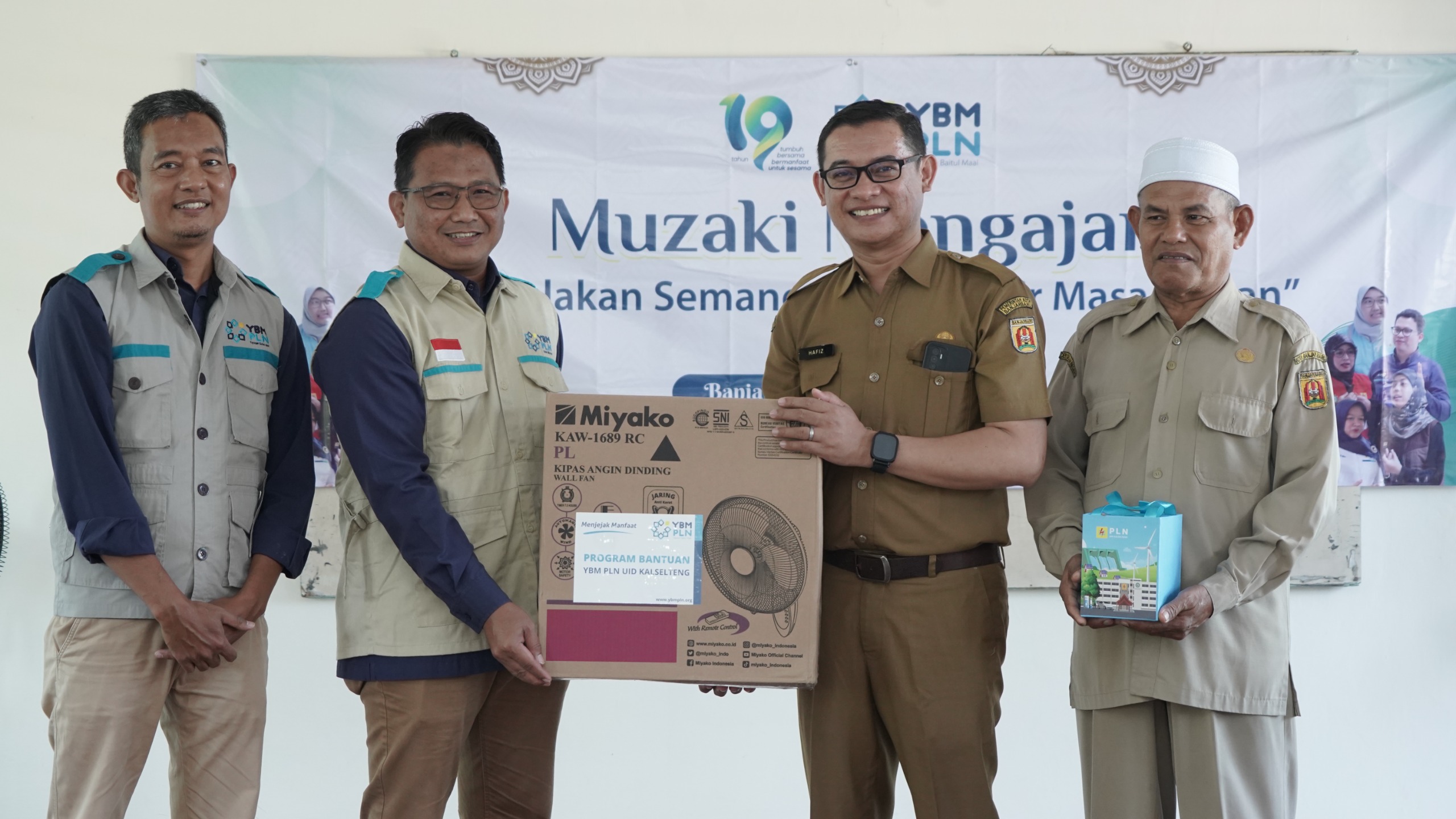 SARANA BELAJAR: YBM PLN UID Kalselteng berharap lewat bantuan yang diberikan dapat menambah kenyamanan para siswa belajar di SDN 1 Guntung Paikat.