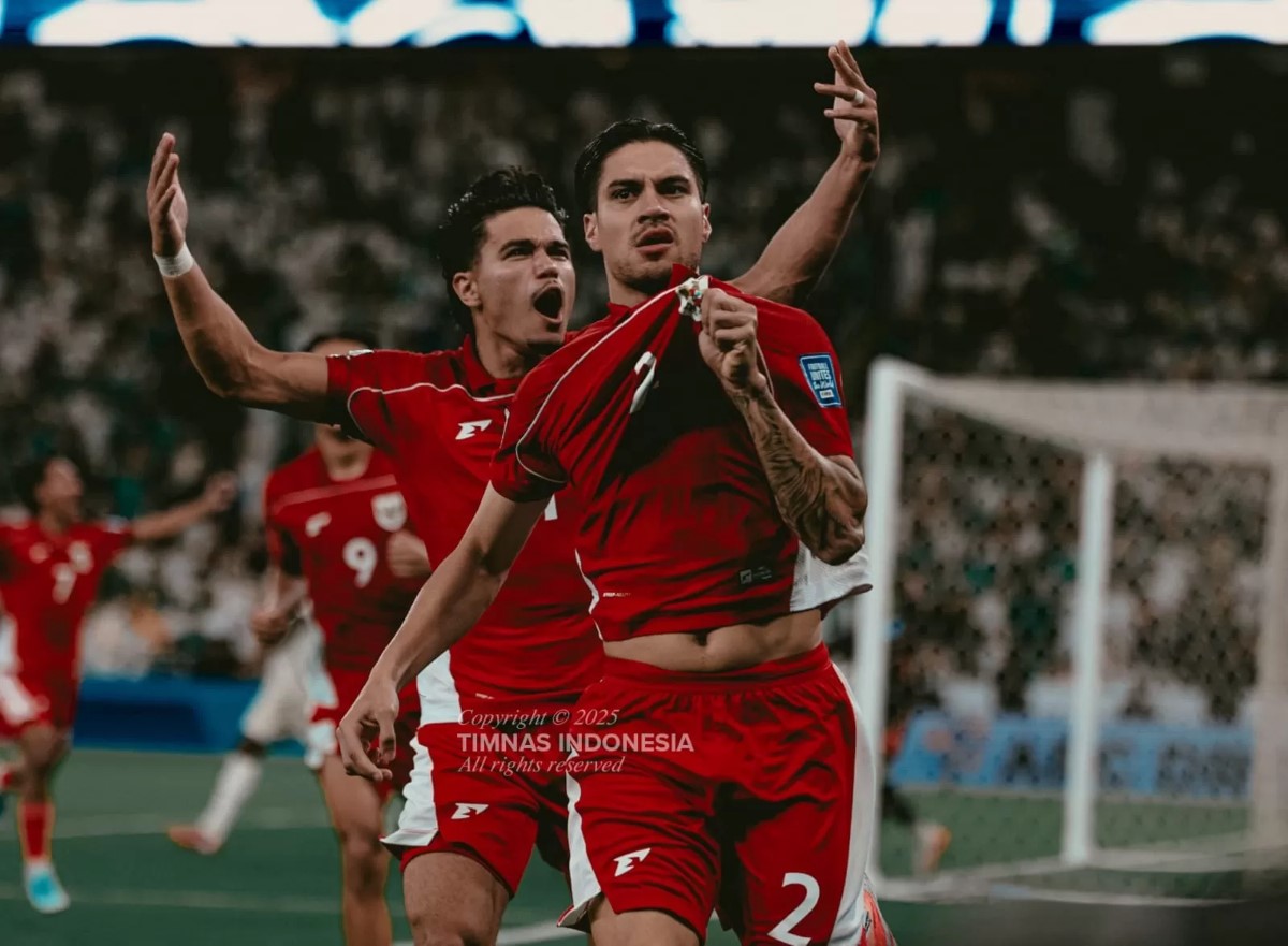 TAKLUK: Bek Timnas Indonesia, Kevin Diks saat mencetak gol ke gawang Arab Saudi, Kamis (9/10) dini hari WIB. Saat itu Garuda takluk 3-2.