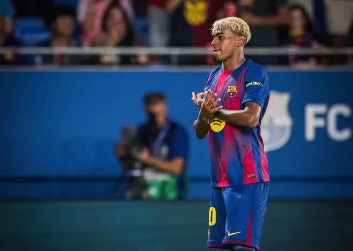 MEMBIDIK: Paris Saint-Germain (PSG) disebut menyiapkan dana besar di bursa transfer untuk membidik wonderkid Barcelona, Lamine Yamal.