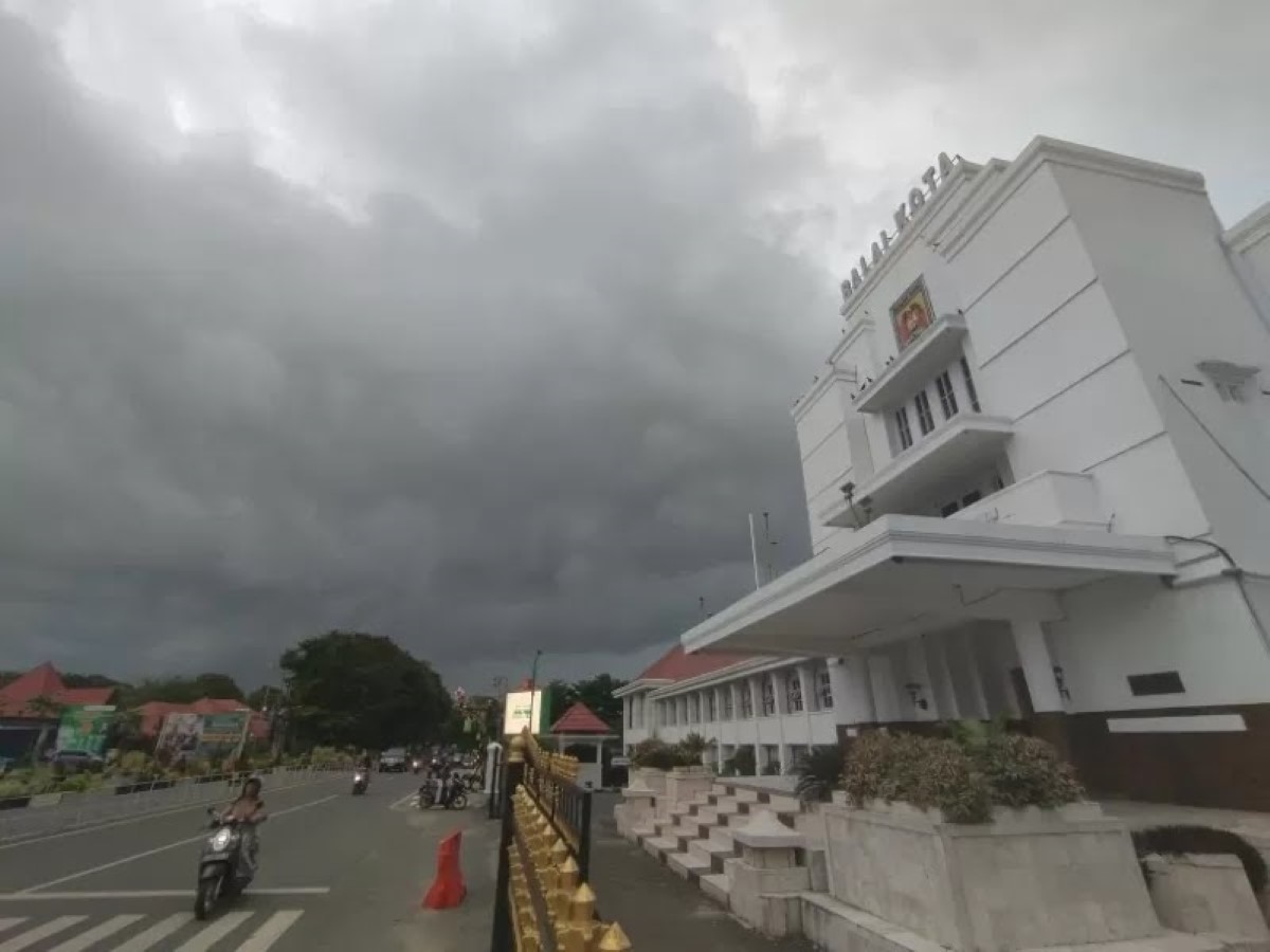 MENUNGGU: Suasana Balai Kota Banjarbaru. Saat ini pemko menunggu izin Kemendagri untuk pelantikan sekretaris daerah dan rotasi pejabat eselon II.