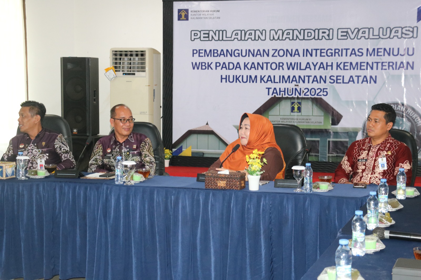 SINERGI:Kanwil Kemenkum Kalsel bersama DPRD Kabupaten Tabalong menandatangani MoU PKS tentang pembentukan Perpu, Pembinaan Hukum, Analisis Kebijakan Hukum, dan pelayanan Hukum Kamis (9/10/2025).