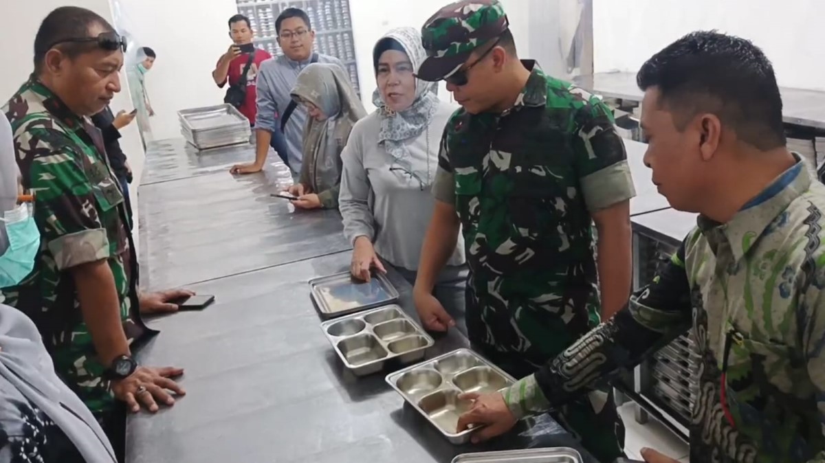 INVESTIGASI AWAL : Pemeriksaan dapur MBG di SPPG Tungkaran, Martapura, Jumat (10/10/2025)