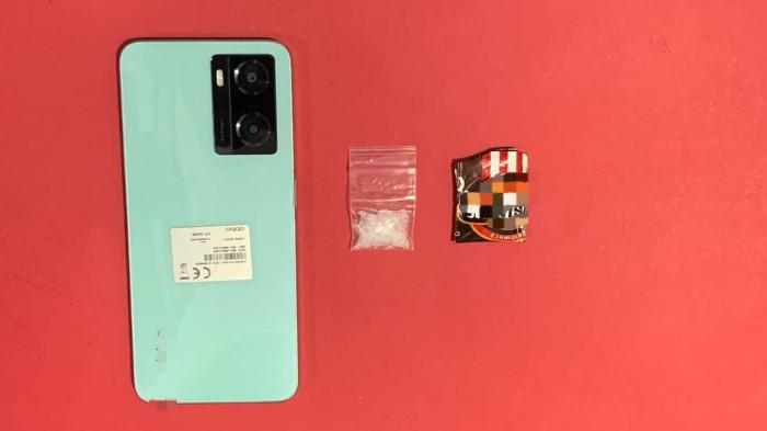 BARBUK: Narkotika jenis sabu seberat 0,35 gram diamankan Satresnarkoba dari FI saat penangkapan di Batu Piring, Paringin Selatan. (Humas Polres untuk Radar Banjarmasin)