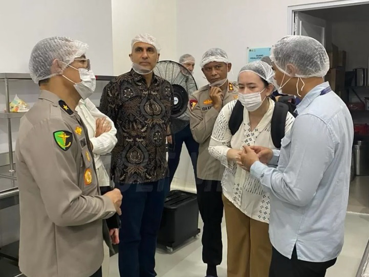 PROYEK MBG: Delegasi Rockefeller meninjau program Makan Bergizi Gratis (MBG) di salah satu sekolah dasar di Surakarta.