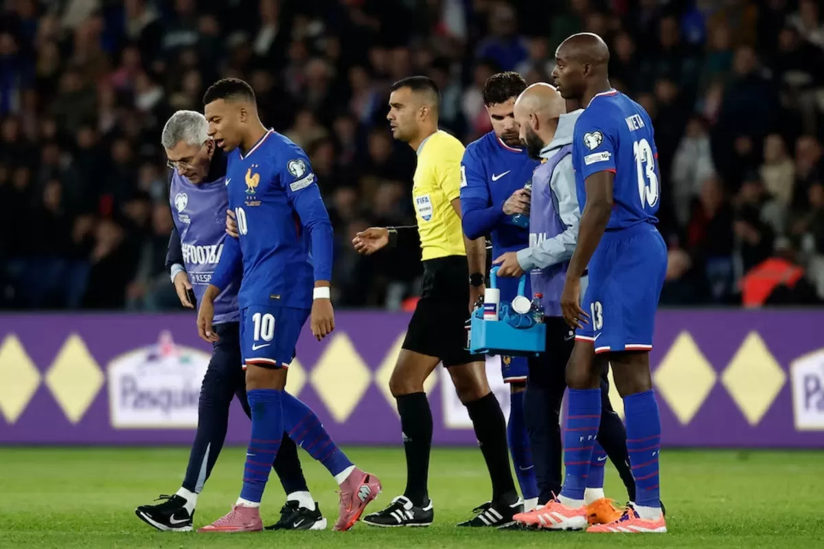 CEDERA: Kylian Mbappe mengalami cedera di pertandingan Prancis melawan Azerbaijan.