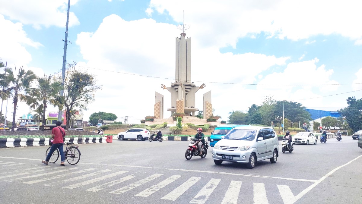 BAKAL DIBANGUN: Suasana Simpang Empat Banjarbaru. Di lokasi ini bakal dibangun flyover untuk mengatasi kemacetan.
