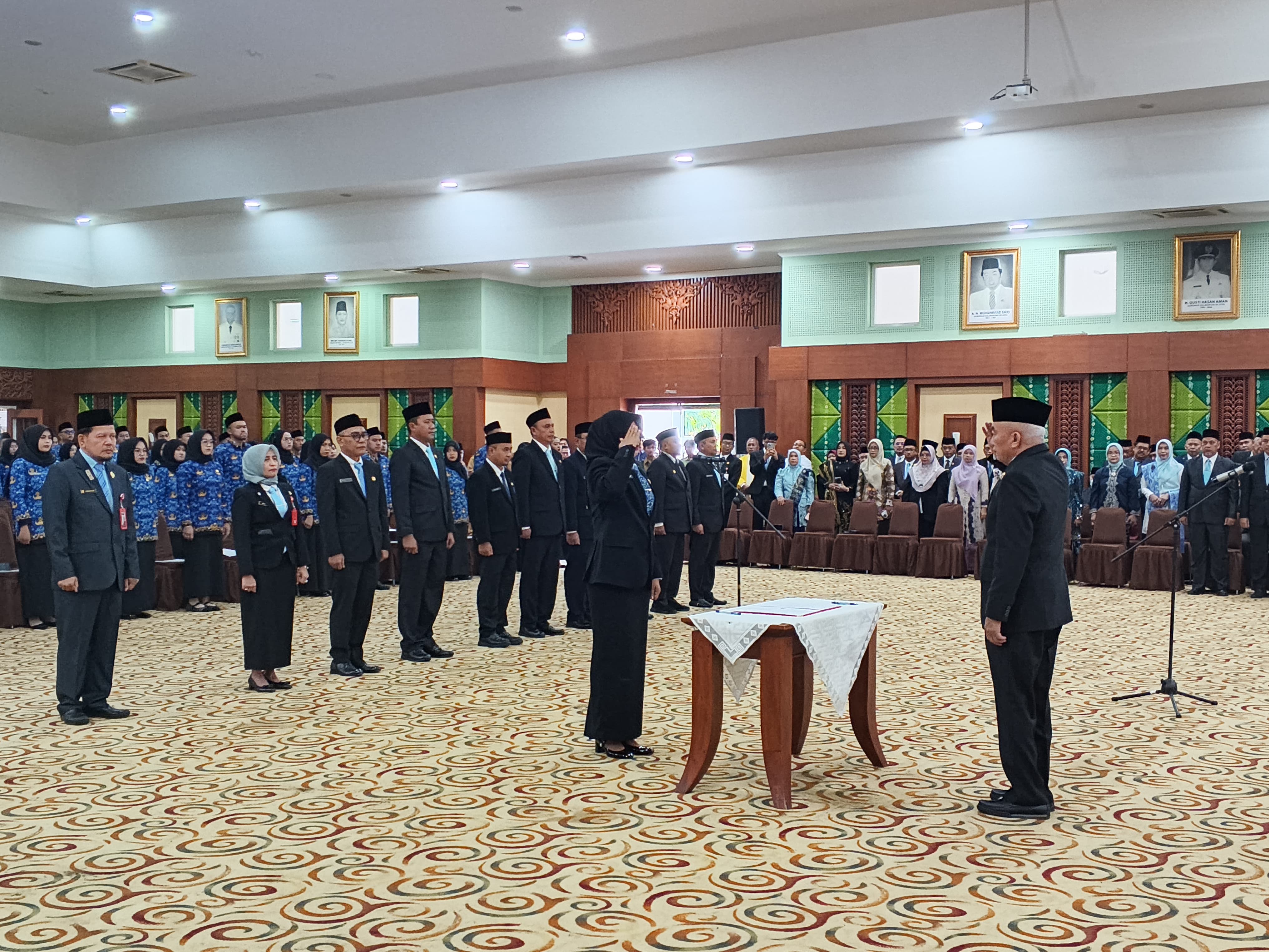MELANTIK: Gubernur Kalimantan Selatan H. Muhidin melantik 11 pejabat Jabatan Pimpinan Tinggi (JPT) Pratama.