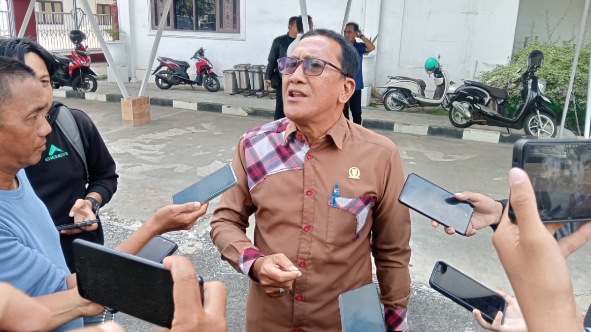 CEK LOKASI:Anggota Komisi IV DPRD Kabupaten Banjar, Ahmad Fauzan Asniah, saat meninjau dapur penyedia Makan Bergizi Gratis (MBG) di Martapura.