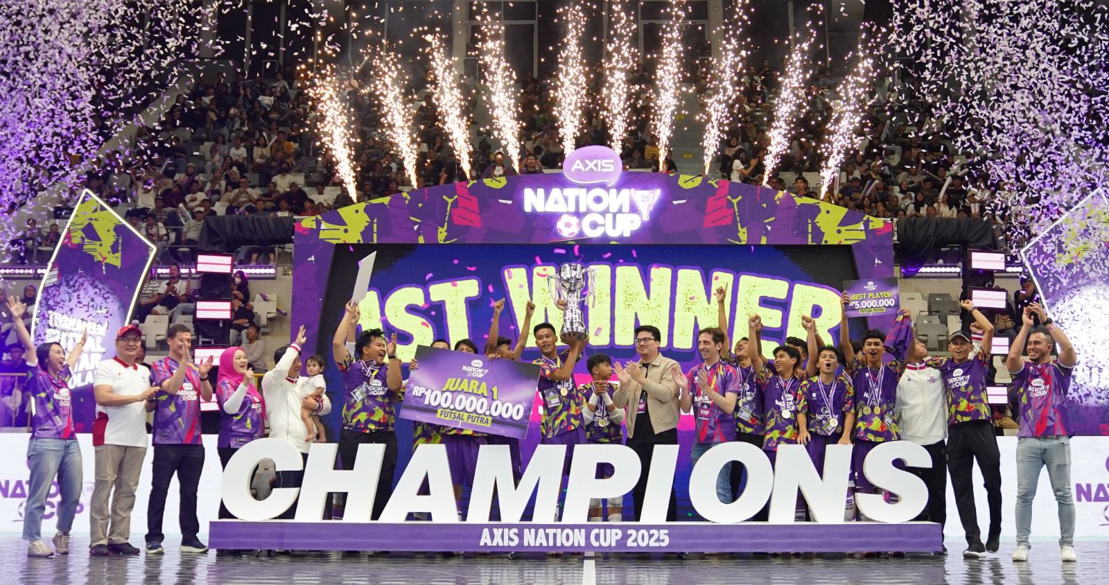 JAWARA: Tim SMK Nusantara Jakarta menjadi juara pertama futsal putra di Grand Final AXIS Nation Cup 2025 yang diselenggarakan di Istora Senayan, Jakarta.    