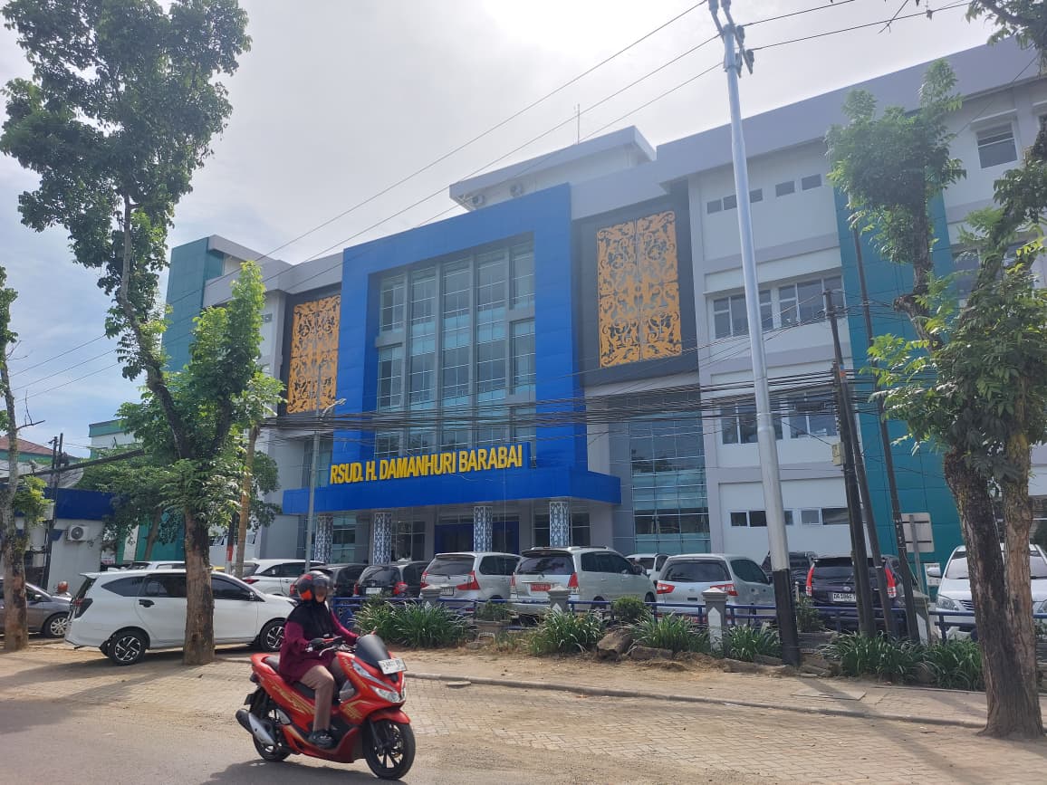 TERTATA: Tanpa PKL, kawasan depan RS Damanhuri Barabai kini lebih tertata dan bersih.