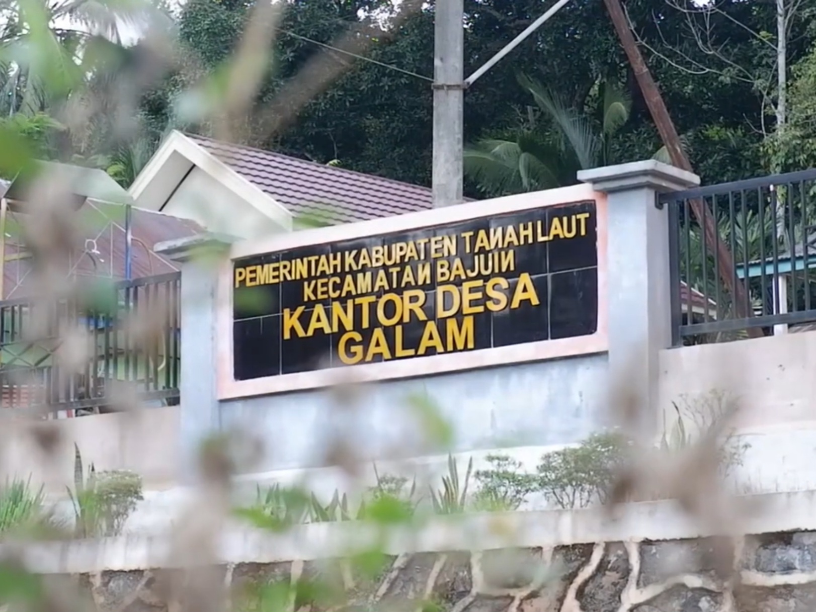 KOKOH: Inilah Kantor Desa Galam yang berada di tepi jalan poros desa setempat