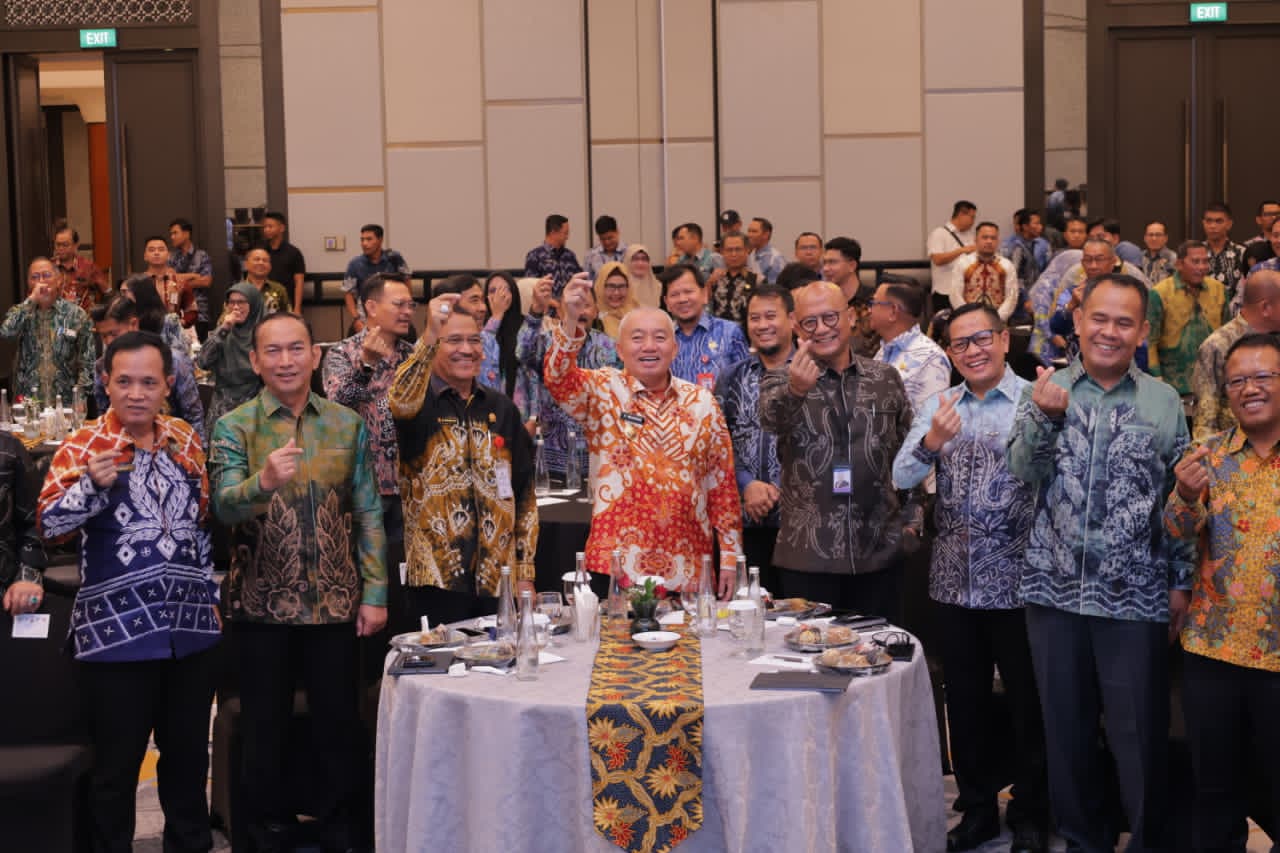 KENDALIKAN INFLASI:Gubernur Kalsel, H Muhidin menghadiri dan membuka HLM TPID Kalsel 2025, di Ballroom Hotel Shraton Surabaya, Rabu (15/10/2025) pagi.