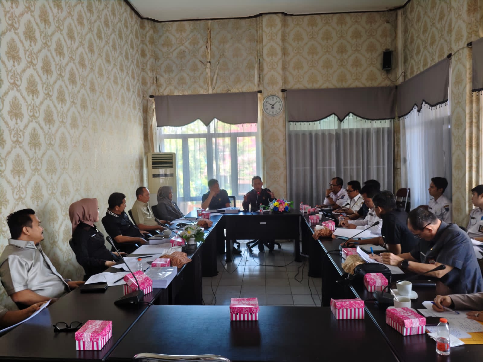 RAPAT:Komisi III DPRD Kabupaten HSS bersama eksekutif mengadakan rapat kedua membahas Raperda RPPLH, Rabu (15/10/2025).