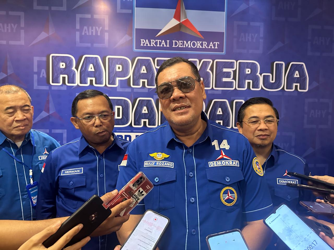 EMBAN TUGAS: Ketua DPD Partai Demokrat Kalsel, Rully Rozano ditugasi mengembalikan kejayaan Partai Demokrat di Kalsel.