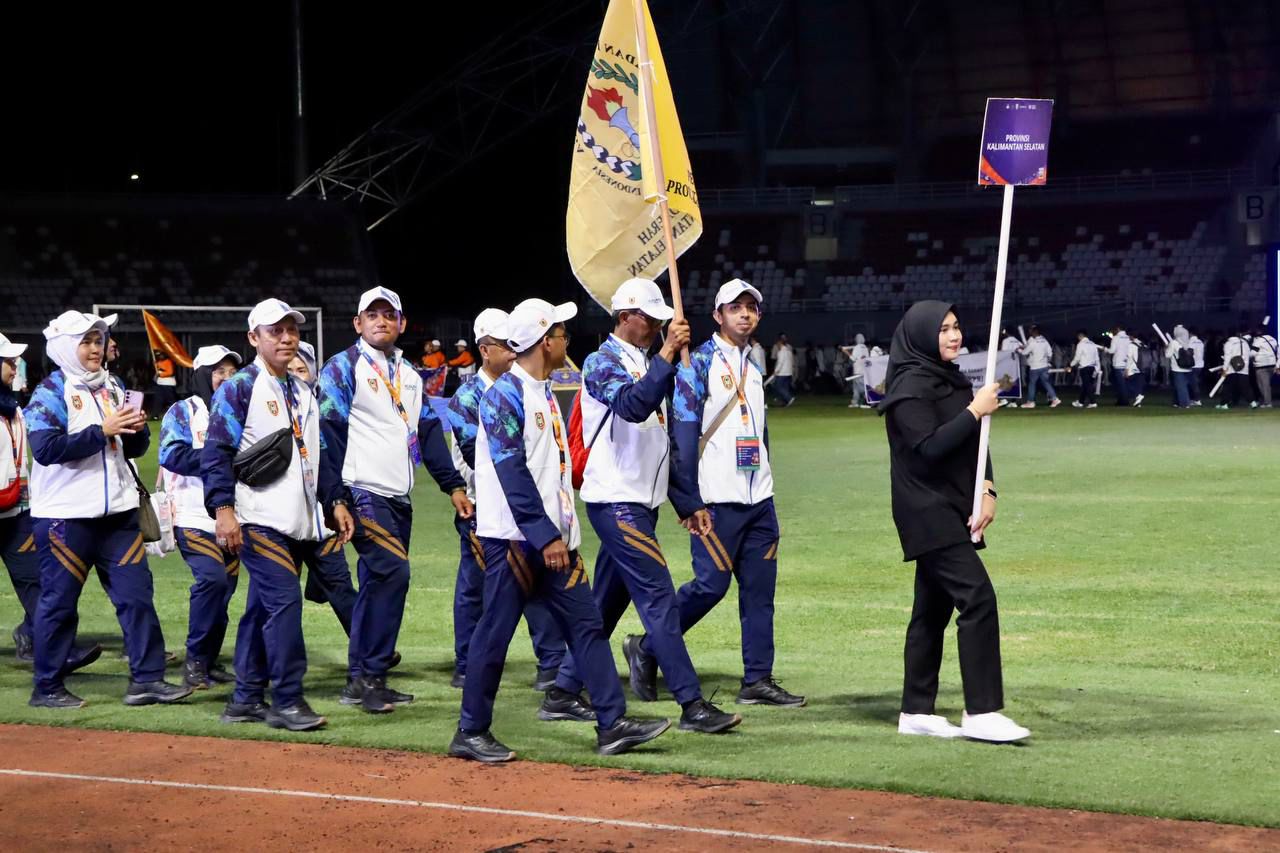 Kontingen Kalimantan Selatan saat mengikuti defile pembukaan Pekan Olahraga Nasional Korpri XVII di Palembang, Sumatera Selatan.(dispora kalsel)
