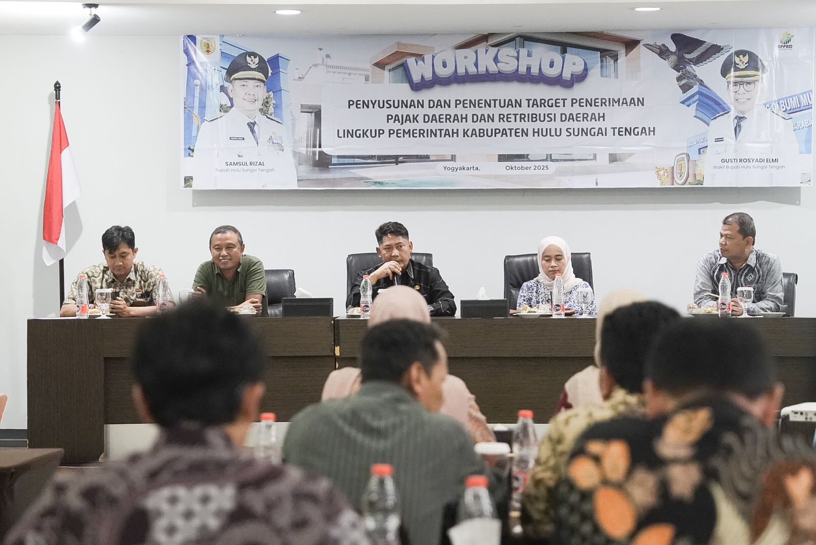 OPTIMALISASI PENDAPATAN:Bupati HST Samsul Rizal membuka acara workshop penyusunan Target Pajak dan Retribusi Daerah di Yogyakarta, Kamis (16/10/2025).