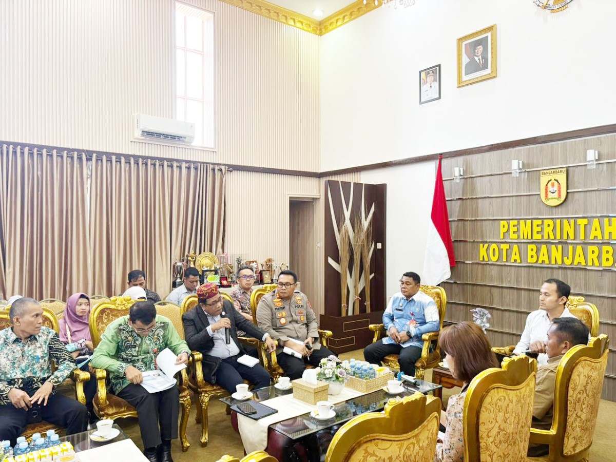 RAKOR: Rapat Koordinasi Pemko Banjarbaru, SPPG dan Kementerian Sekretariat Negara di Ruang Tamu Wali Kota Banjarbaru, Kamis (16/10).