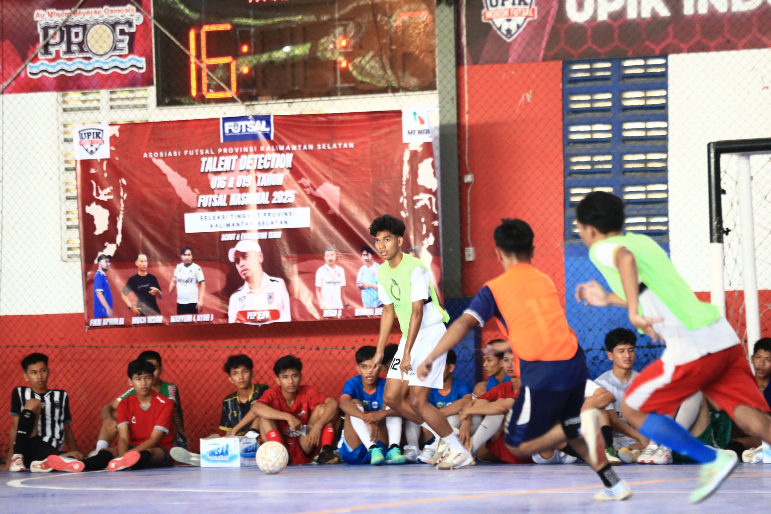 SELEKSI: Para pemain muda mengikuti seleksi talent detection Timnas Futsal Indonesia tingkat Provinsi Kalimantan Selatan di UPIK Indoor Futsal, Banjarmasin, Sabtu (18/10/2025).