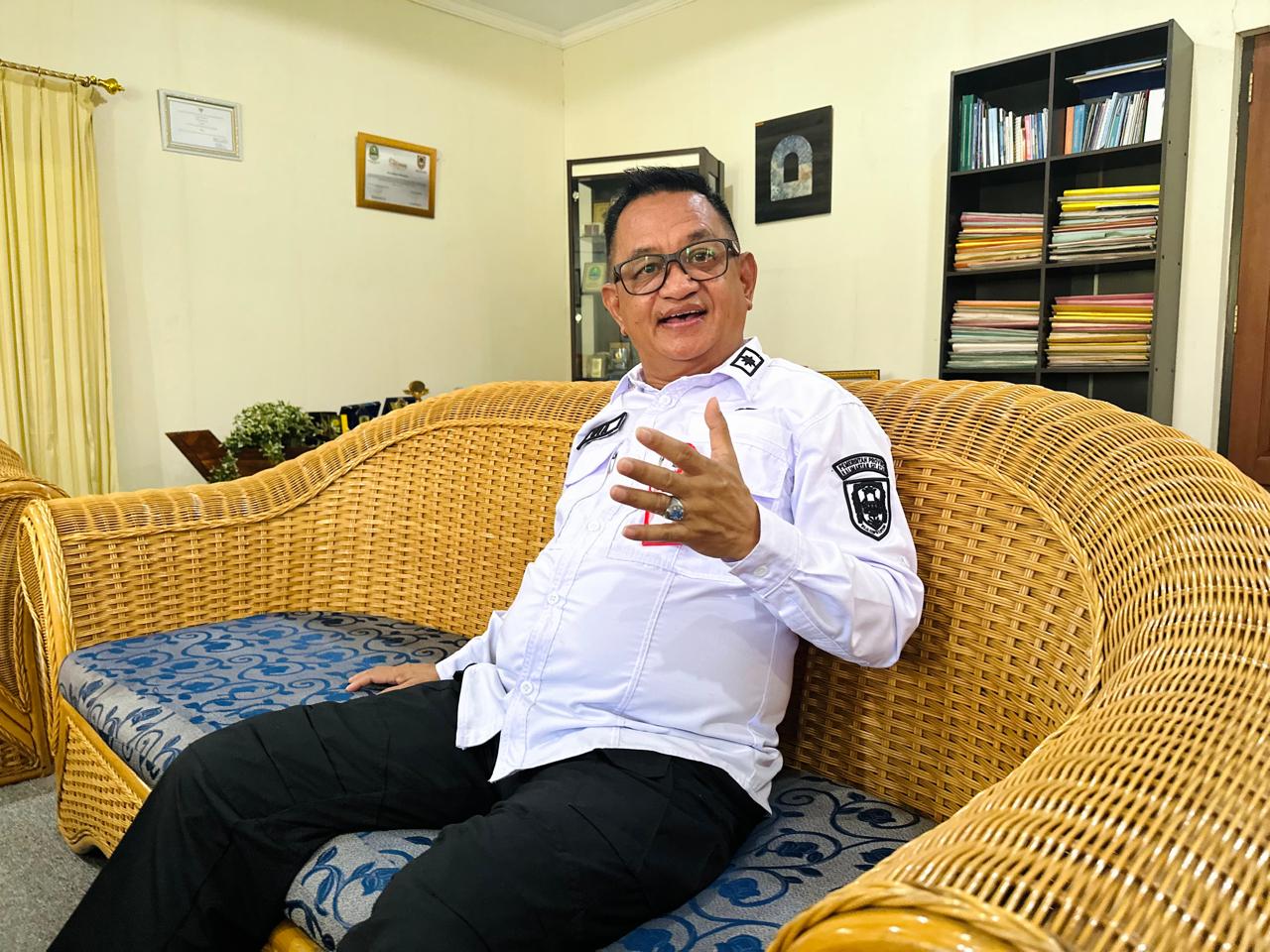 OPERASI PASAR: Kepala Dinas Perdagangan Kalsel, Ahmad Bagiawan menyampaikan, pihaknya akan menggelar operasi pasar sebulan penuh untuk menekan harga kebutuhan pokok.