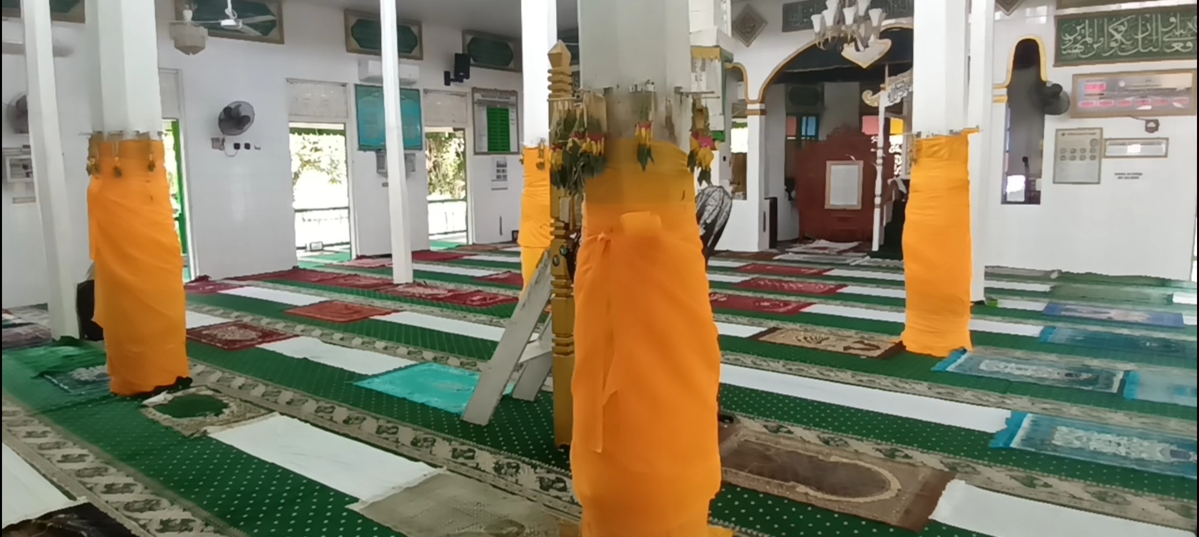 BERKAIN KUNING: Tiang guru yang berada di , Tabalong.