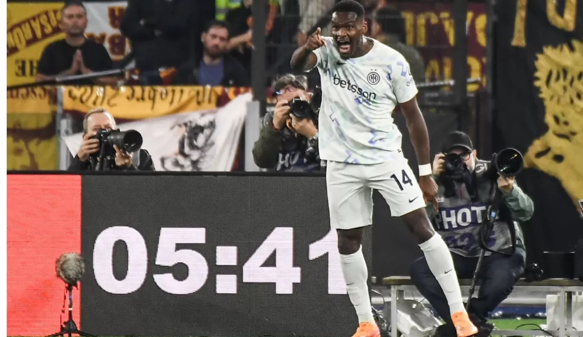 KE PUNCAK: Bonny membawa Inter Milan puncaki klasemen Serie A musim ini dengan kemenangan atas AS Roma, Minggu (19/10).