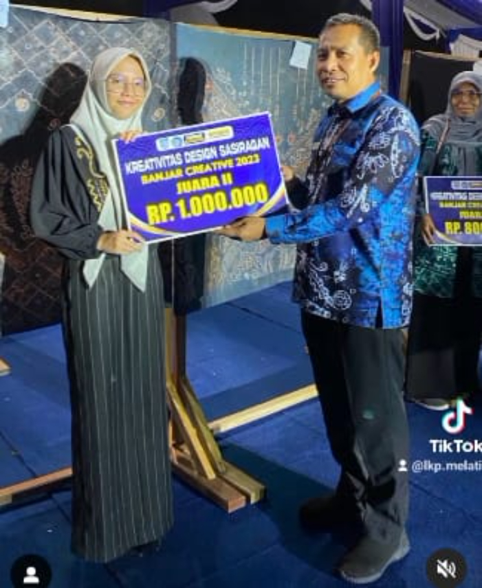 BERPRESTASI: Melati Sekumpul menjuarai salah satu ajang desain kain Sasirangan, beberapa waktu lalu.