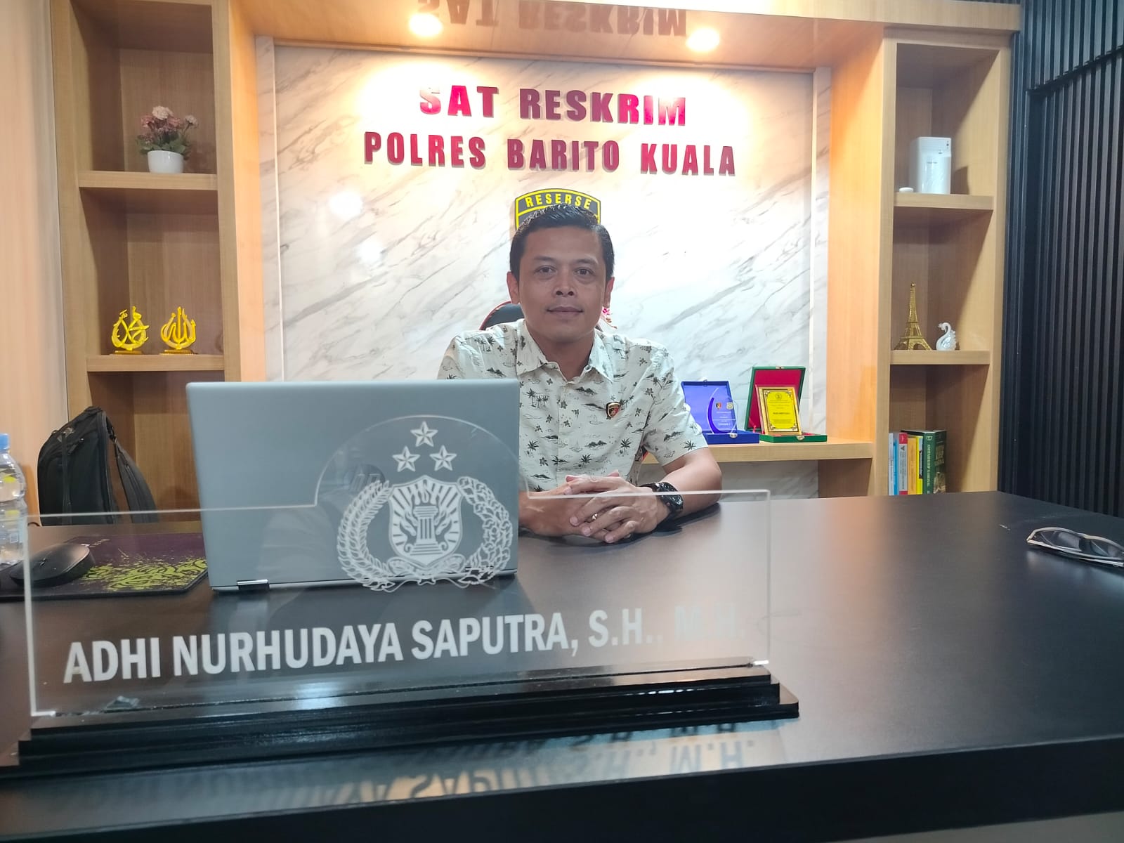 Kasat Reskrim Batola AKP Adhi Nur Hudaya memberikan keterangan resminya.