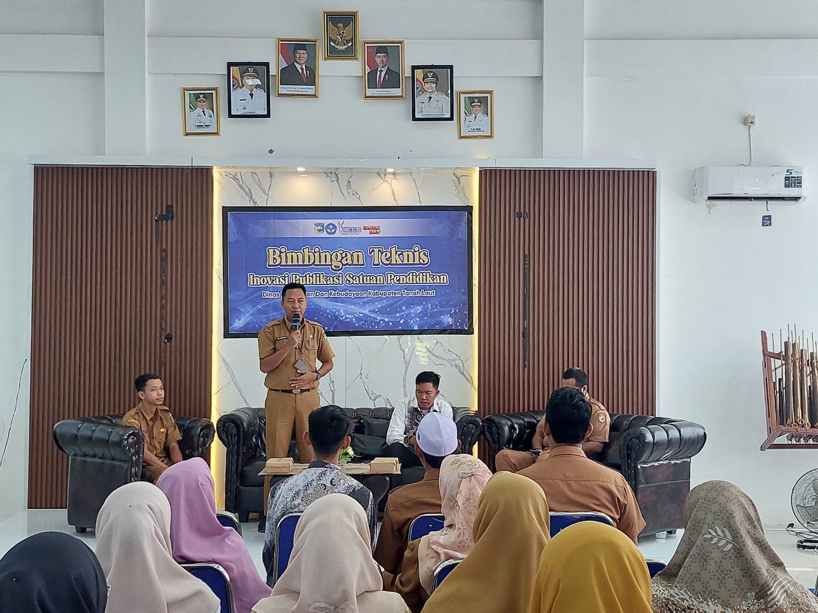 BIMTEK: Kepala Bidang Pembinaan SMP pada Disdikbud Tala Giri Aristadie membuka bimtek inovasi publikasi satuan pendidikan.