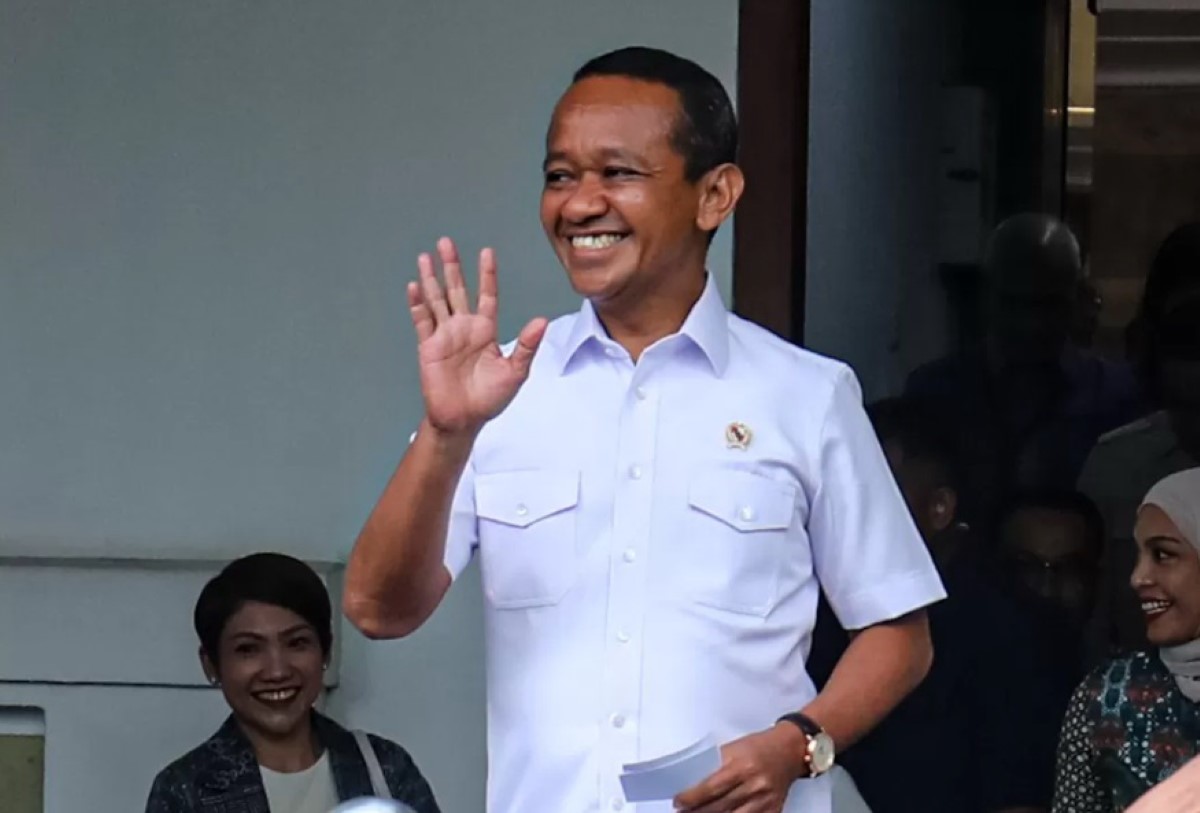 KETUM GOLKAR: Menteri Energi dan Sumber Daya Mineral Bahlil Lahadalia bersama Wakil Menteri ESDM Yuliot Tanjung dan perwakilan SPBU swasta memberikan keterangan pers usai melakukan pertemuan dengan SP