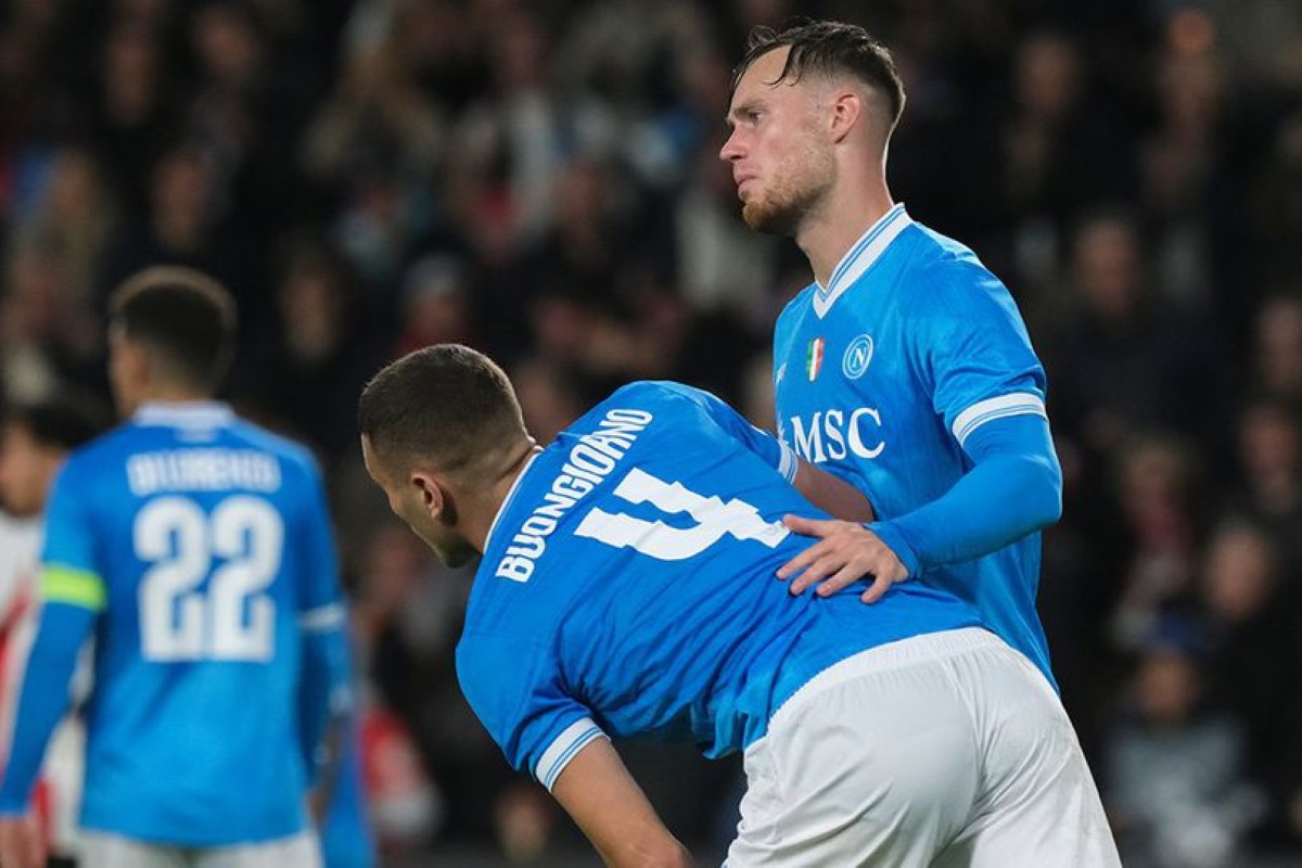 LESU: Pemain Napoli tampak lesu usai dibantai PSV Eindhoven pada laga lanjutan Liga Champions UEFA 2025/2026 di Stadion PSV, Eindhoven, Rabu (22/10) dini hari WIB.