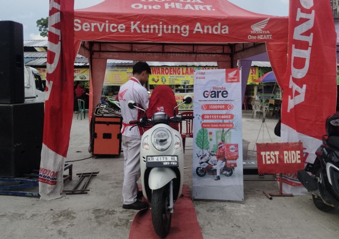 SERVIS: Kegiatan servis kunjung Trio Motor di Kurun.