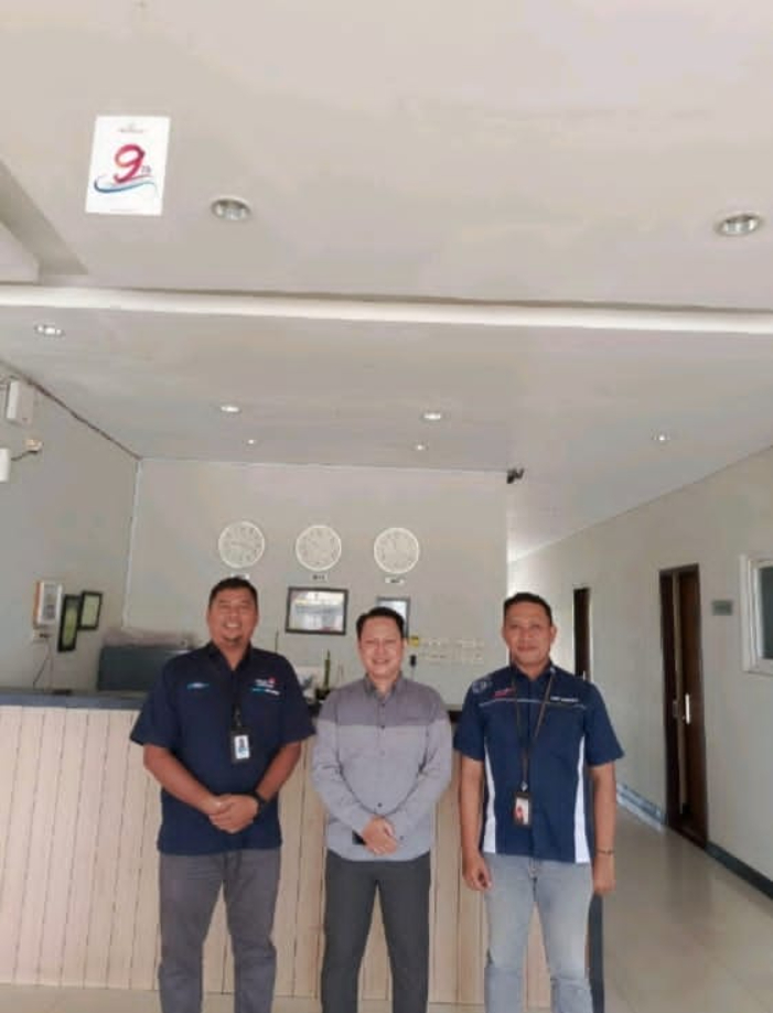 DUKUNG: Kunjungan Telkom Witel Kalselteng ke PT Global Jet Express.