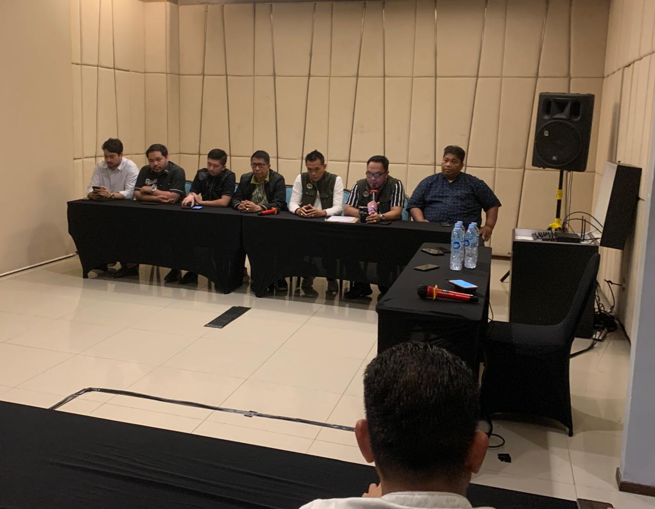 JUMPA PERS: Tim pengacara Grand Tan Hotel Banjar memberikan klarifikasi terkait polemik yang mencuat belakangan ini.