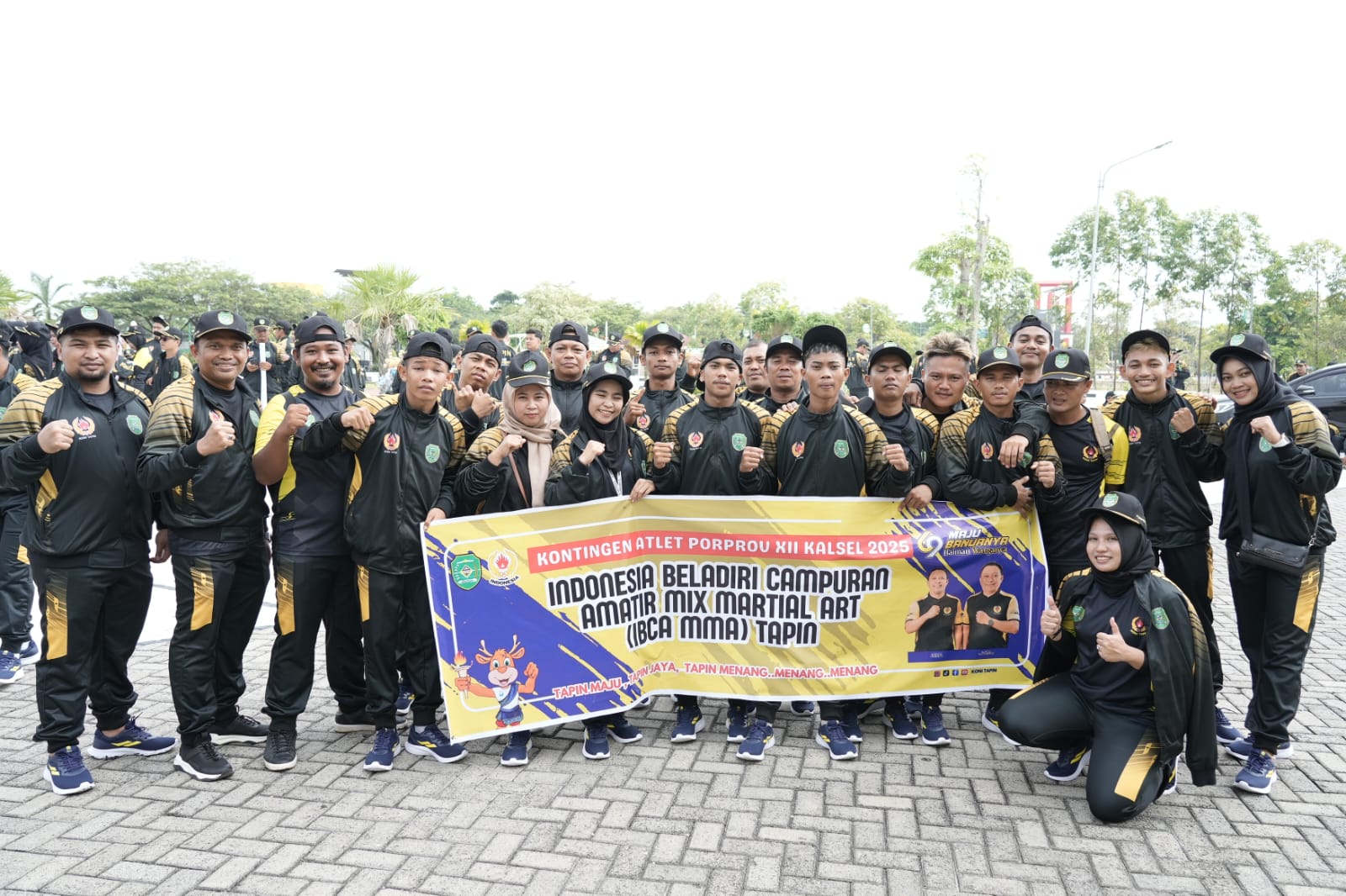 SIAP TANDING: Atlet IBCA MMA Kabupaten Tapin usai pelepasan dan siap bertarung di Porprov Kalsel.