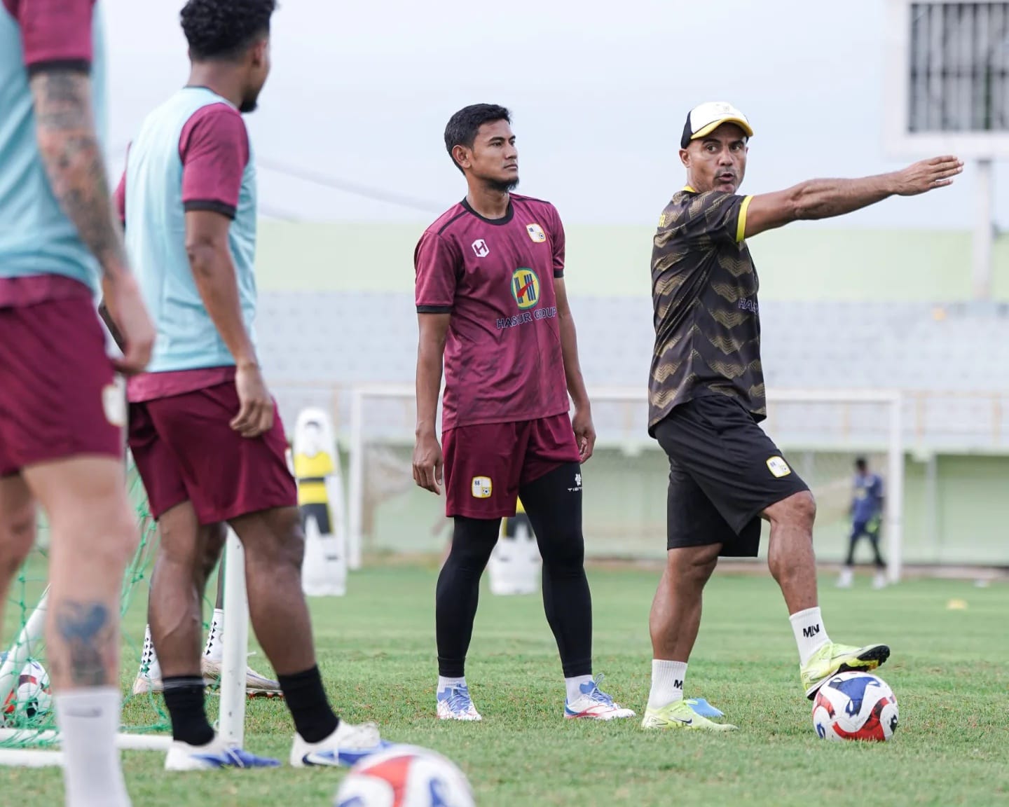 FOKUS: Skuad Barito Putera menjalani latihan terakhir dengan penuh fokus di Stadion Mandala, menjelang duel sengit kontra Persipura Jayapura.