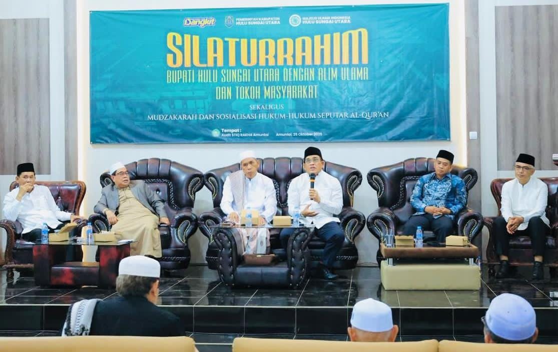 MOMEN:Bupati dan Wakil Bupati Kabupaten HSU, H Sahrujani dan Hero Setiawan bersilaturahmi dengan ulama dan tokoh agama di Aula Sekolah Tinggi Ilmu Al-Qur&rsquo;an (STIQ) Amuntai, Sabtu (25/10/2025).