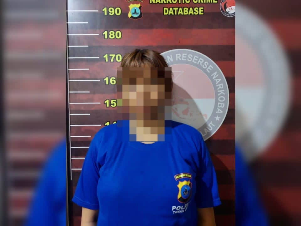 DICURIGAI WARGA:FN, seorang kurir sabu asal Kota Banjarmasin berhasil diringkus petugas saat menyelundupkan sepuluh paket sabu di Pelaihari, Rabu (22/10/2025) malam.
