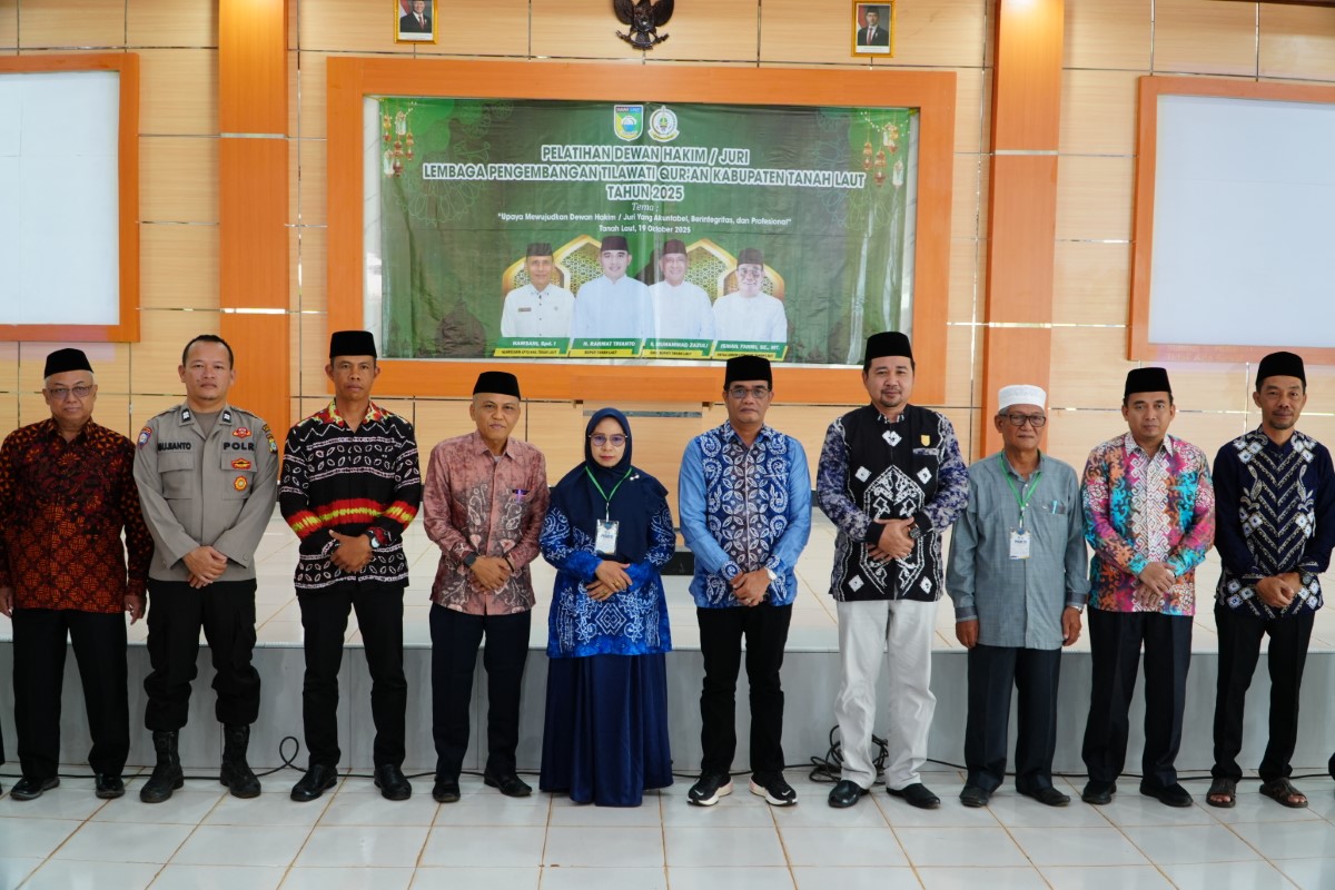 HADIR: Anggota Komisi II DPRD Tala H Zainul Abidin saat menghadiri acara Pelatihan Dewan Hakim dan Juri LPTQ Tala di Aula MAN Tala pada Minggu (19/10) lalu. (Foto : Humas DPRD Tala)