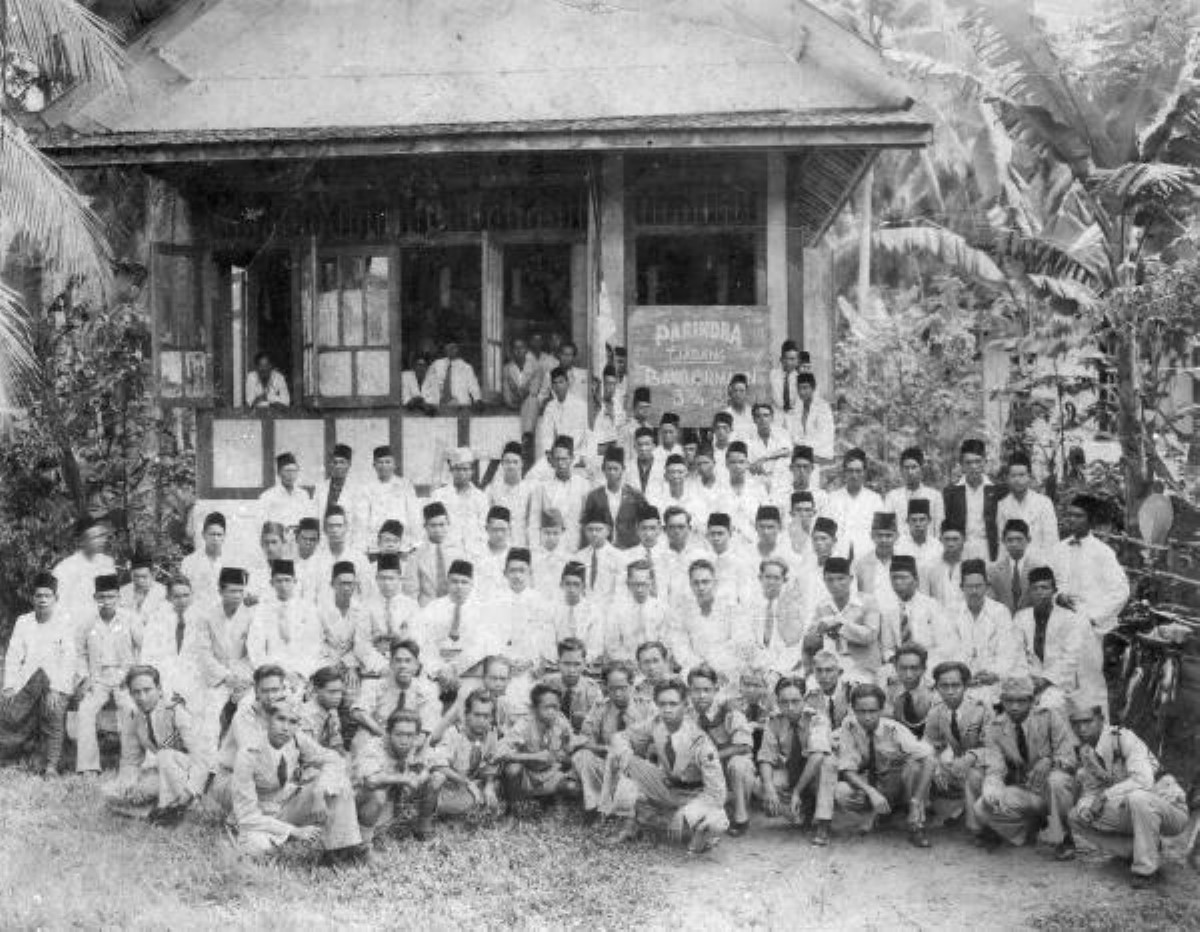 Foto Para Pemuda Pengurus Parindra Tjabang Bandjermasin tanggal 3 April 1938.