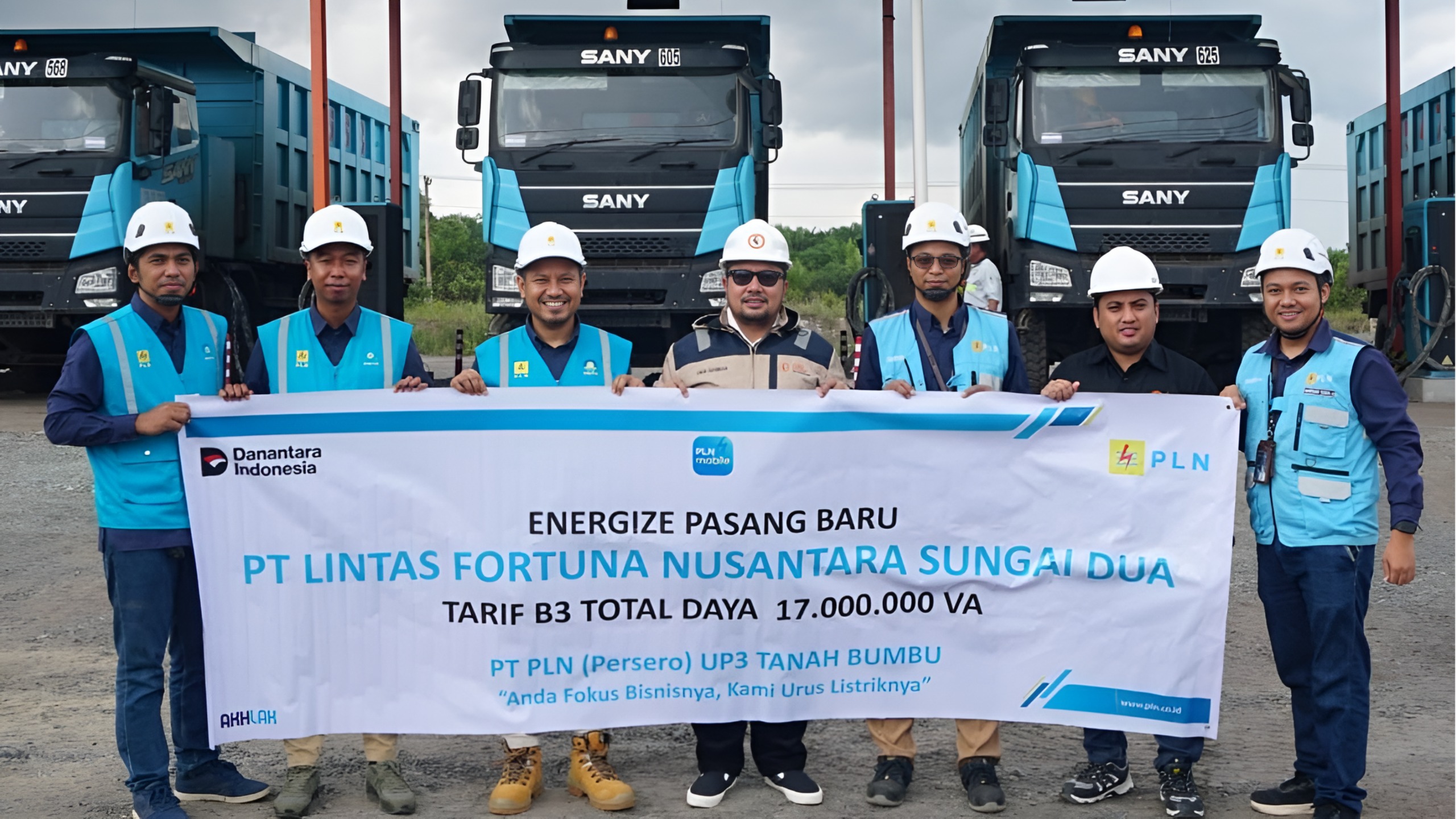 KAPASITAS BESAR:Foto bersama setelah kegiatan Full Energize pasokan listrik berkapasitas total 17 juta Volt Ampere (VA) untuk PT Lintas Fortuna Nusantara, Selasa (28/10/2025).