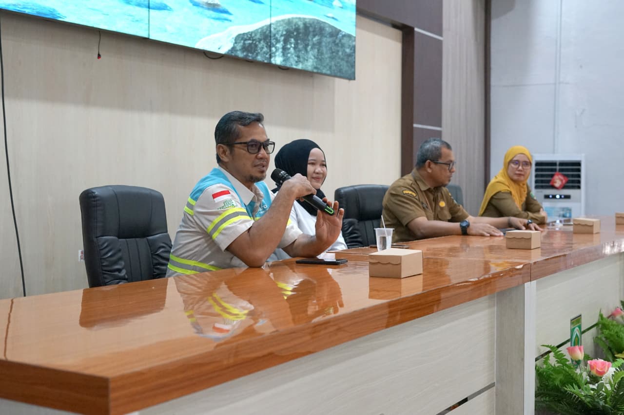 KOMITMEN:PIC Program Stunting YABN, Debby Aulia Firdaus menjelaskan harapan terhadap kader Posyandu Balangan terhadp pencegahan stunting di Balangan.