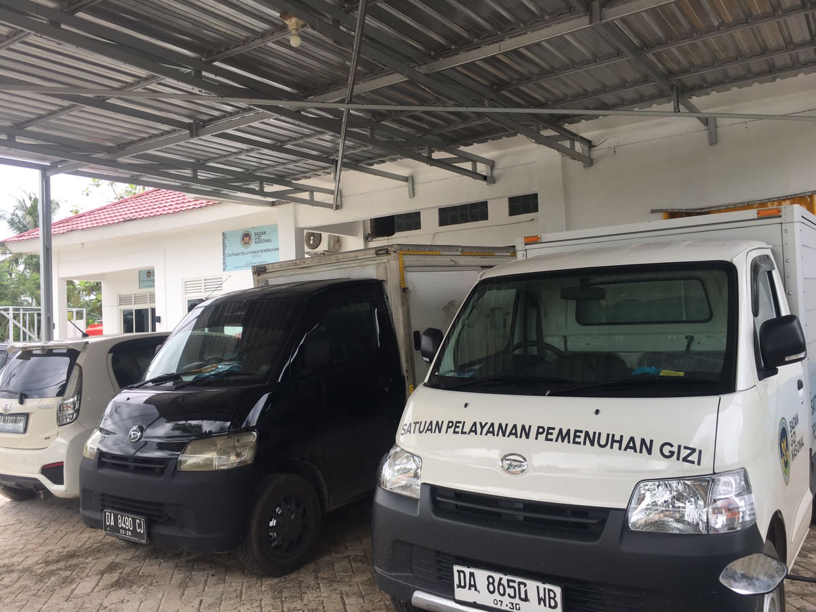 DISETOP:SPPG Landasan Ulin Utara 1 di Banjarbaru ditutup sementara usai temuan menu MBG Hamburger berbelatung di SMPN 10 Banjarbaru, Selasa (28/10/2025)