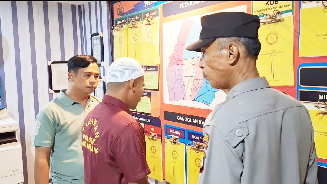 DIAMANKAN: Sopir yang kedapatan menyimpan sabu diamankan aparat.
