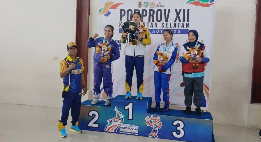 PRESTASI: Pegulat putri Adelia Sahda sukses mempersembahkan medali emas di kelas 63 kilogram gaya bebas putri di ajang Porprov Kalsel yang berlangsung di Kota Pelaihari Kabupaten Tanah Laut.