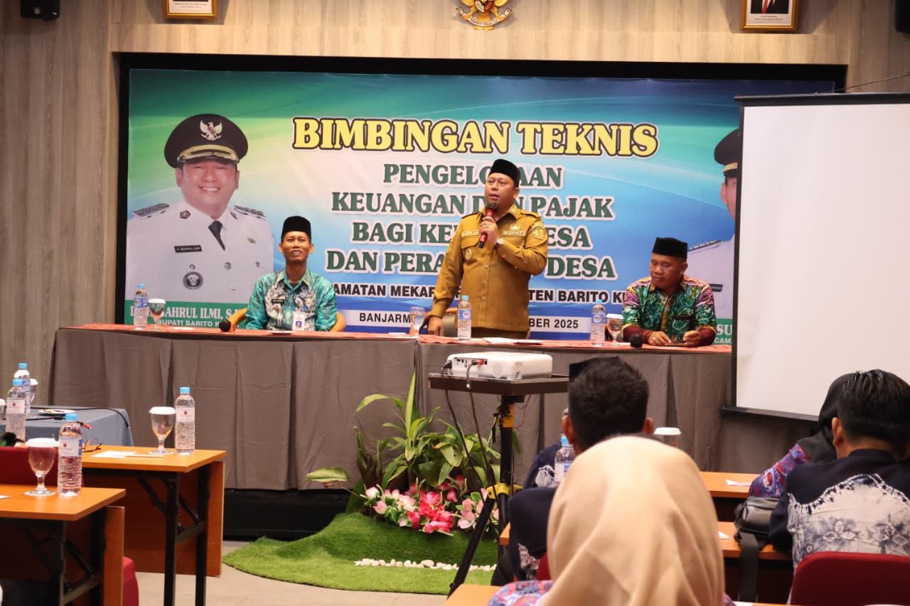 BIMTEK:Bupati Barito Kuala H Bahrul Ilmi, saat memberikan paparan ketika membuka kegiatan Bimtek.//Kominfo Batola untuk Radar Banjarmasin